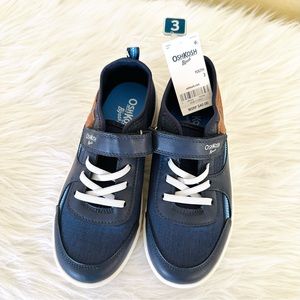 NWT OshKosh Boys Blue Shoes, Youth 3